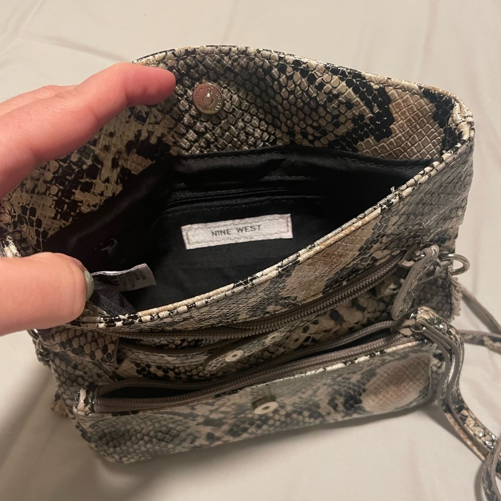 Nine West Clutch Wristlet Faux Snakeskin Excellent Condition - Picture 4 of 11